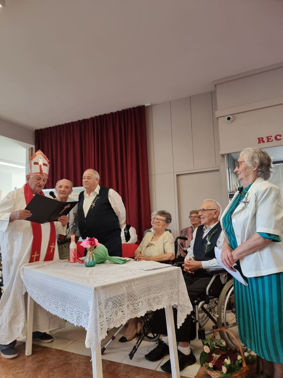 IMG-f6ec88011f88da86440386f9d2d6a165-V